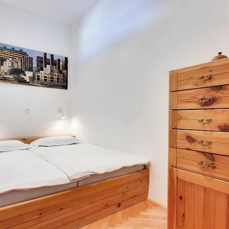 아파트 Comfy Two Bedroom